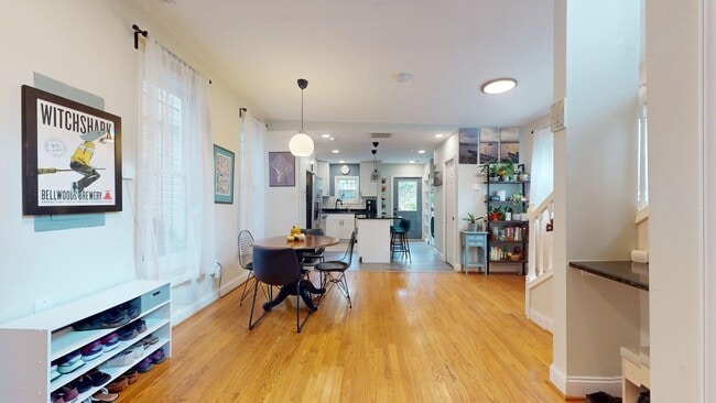 Building Photo - 1328 Morris Rd SE