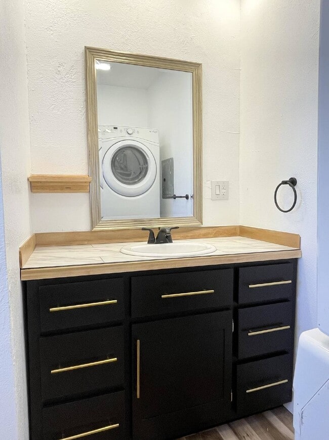 Building Photo - 111 16th Ave S