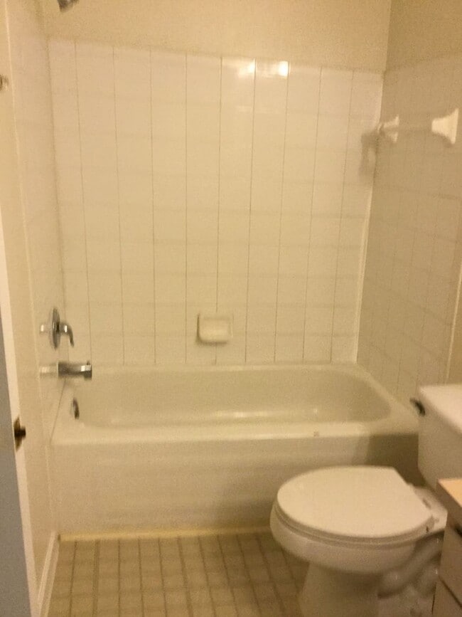 Building Photo - 2/2-East Orlando/Waterford Lakes Condo