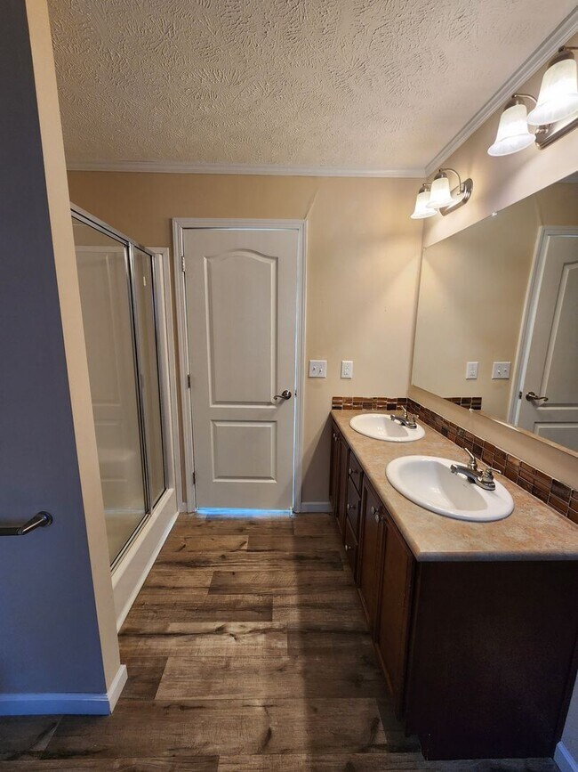Building Photo - 312 McLean Heights Ct