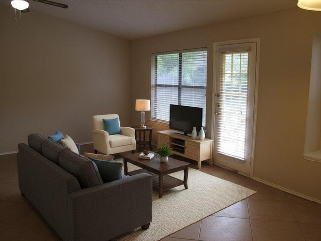 Building Photo - 1301 Texas Oak Way