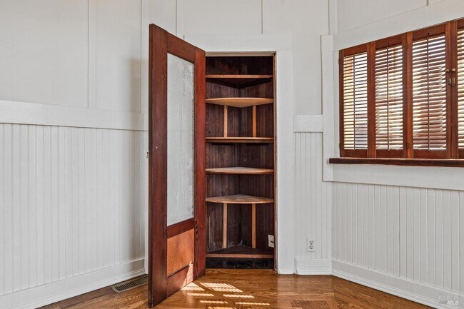 Building Photo - 415 Turney St