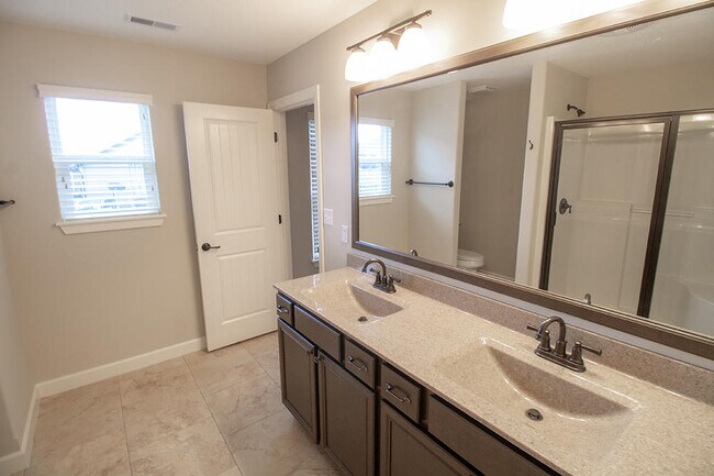 Building Photo - 7410 Oakley Dr