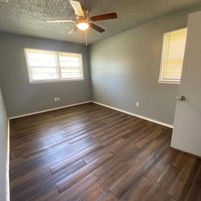 Building Photo - $0 First Month's Rent / $0 Deposit at Move-in