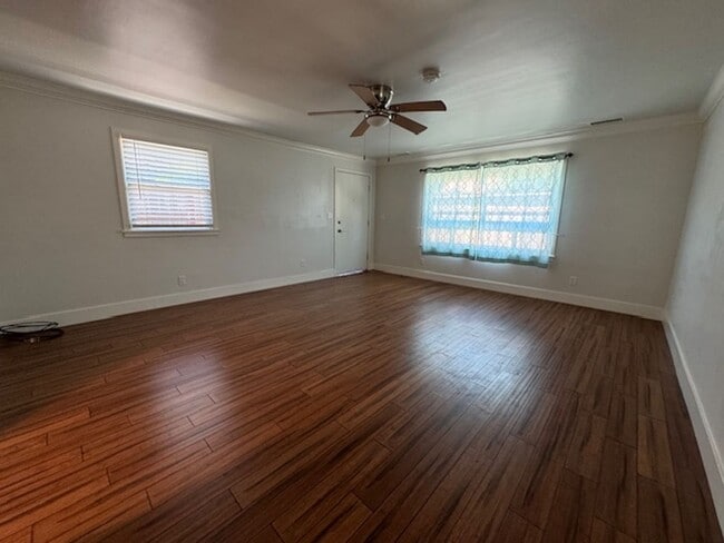Building Photo - Custom one bedroom with large living room and much more!
