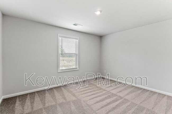 Building Photo - 644 Manitou Cir
