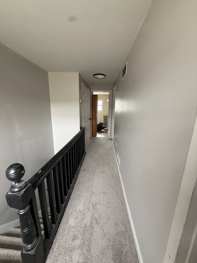 Building Photo - 2 bedroom 1 Bathroom House for Rent!