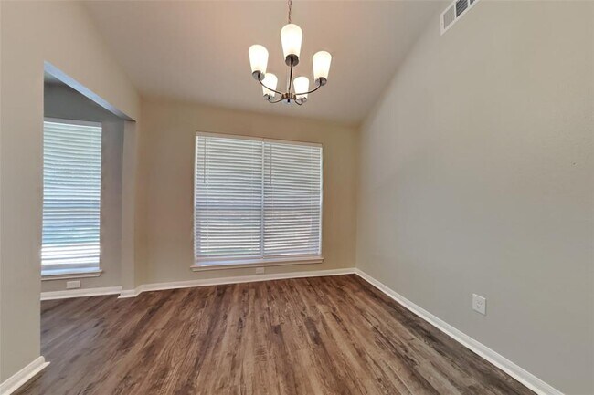 Building Photo - 2403 Pine Cone Dr
