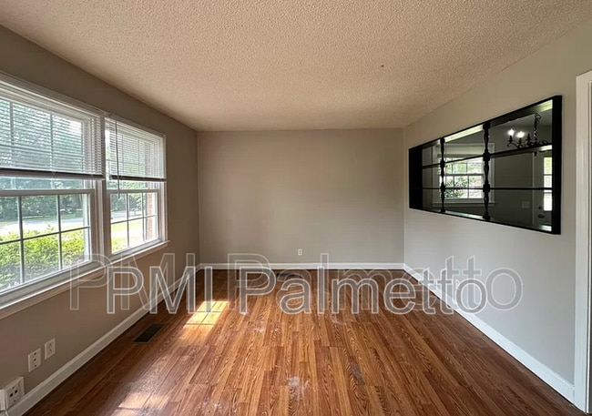 Building Photo - 145 Gala Dr