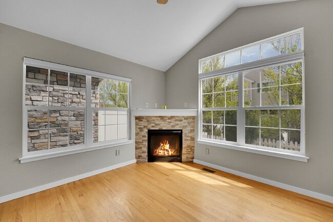 Building Photo - $2,800.00- 3-bed, 3.5 bath Townhome with Finished Basement and Fireplace in Broomfield!