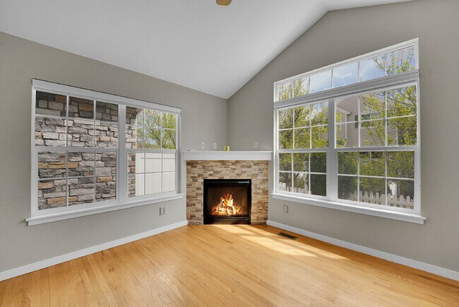 Building Photo - $3,125 - 3Bed/ 3.5 Bath Townhome with Finished Basement and Fireplace in Broomfield!
