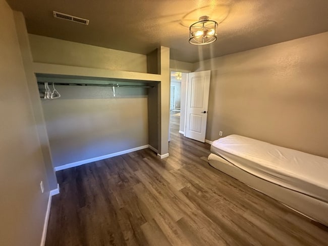 Building Photo - Country Home, 4 bed/2bath short term rental