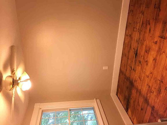 Building Photo - "Chic 2-Bed Gem with Granite Elegance in P...