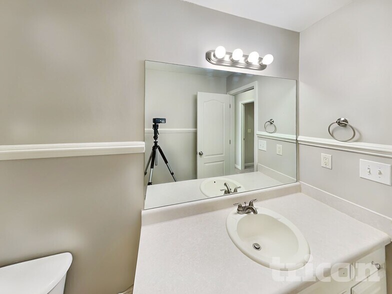 Building Photo - 135 Williams Bluff