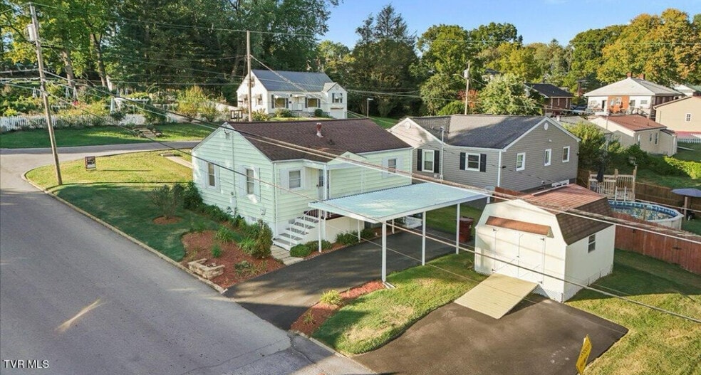 Building Photo - 707 Lincoln Ave