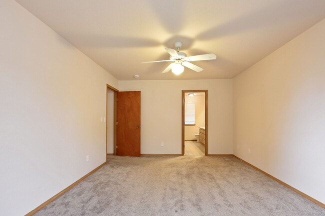 Building Photo - Move in ready now! 4 bedrooms in Lacey - North Thurston School district.