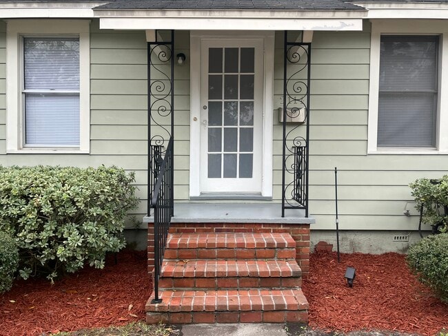 Building Photo - 2114 Arcadia Pl