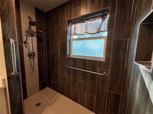 Building Photo - 813 Central Ave