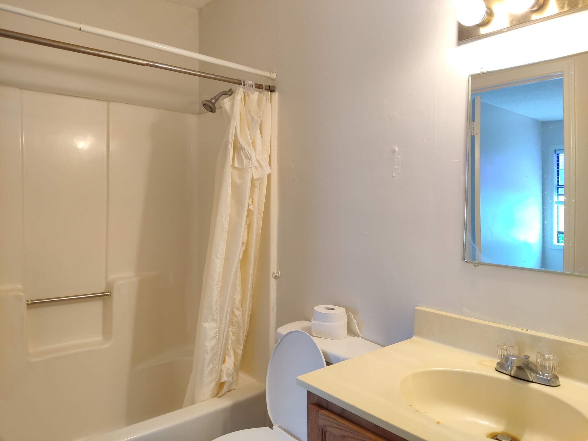 Building Photo - 801 Burcale Rd