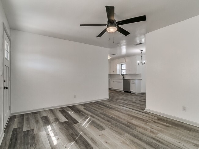 Building Photo - Newly Remodeled 3 Bedroom Home