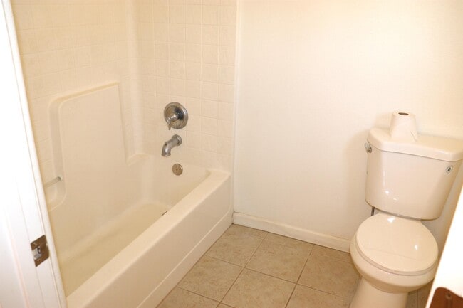 Building Photo - 2346 E Early Ave