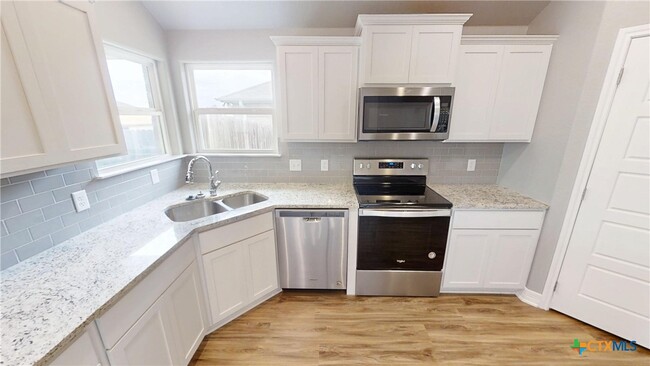 Building Photo - 809 Holliday Dr