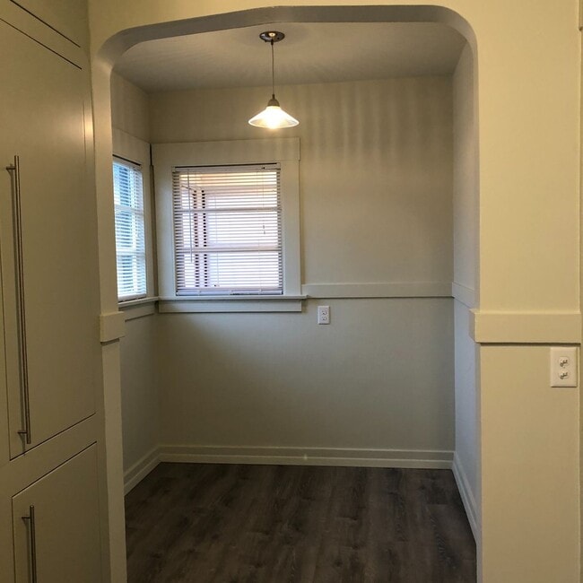 Building Photo - 2 Bedroom, 1 Bath Eureka Bungalow