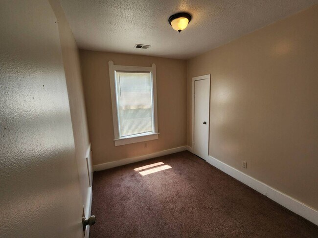 Building Photo - 4629 Storer Ave