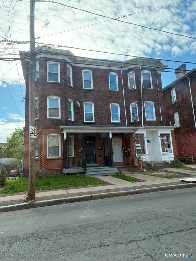 Building Photo - 144 Putnam St