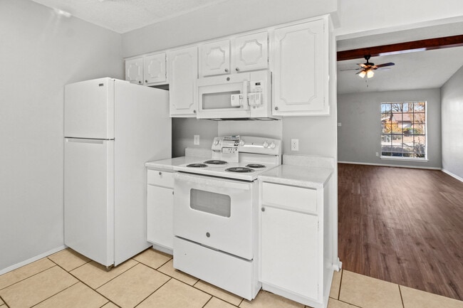 Building Photo - 7127 Gatewood Dr