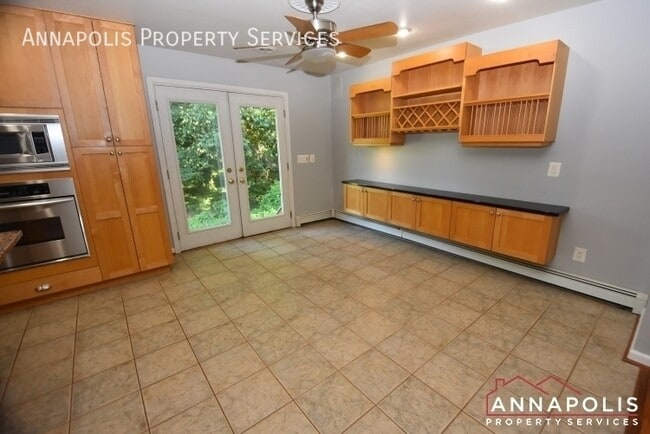 Building Photo - 127 Riverview Ave