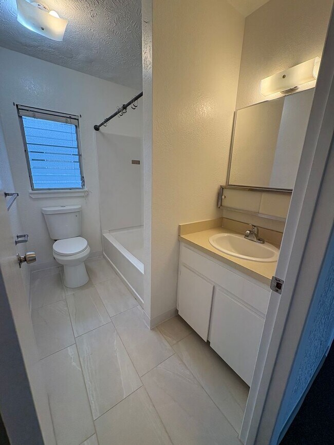 Building Photo - Beautifully Renovated 2Brdm 1 Bath in Hilo