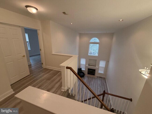 Building Photo - 36 Weaver Dr