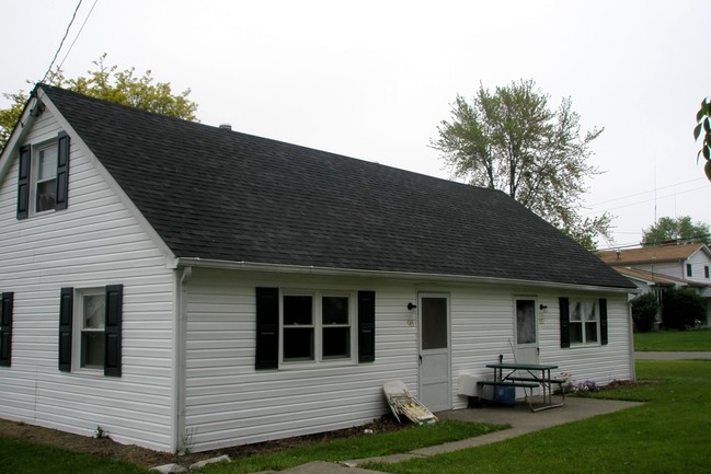 Building Photo - Colonial Penn Villas