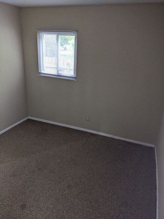 Building Photo - Now leasing for move in August 1st 2026!