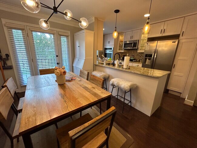 Building Photo - 1467 Monroe Dr NE