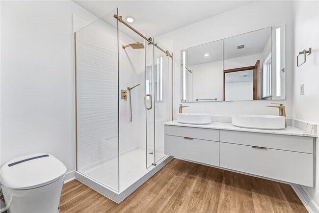 Building Photo - 1120 Emilia Ave