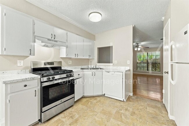 Building Photo - 205 W William Cannon Dr