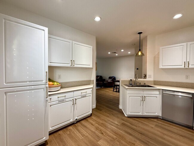 Building Photo - Vibrant 3 Bedroom Townhome in Bressi Ranch