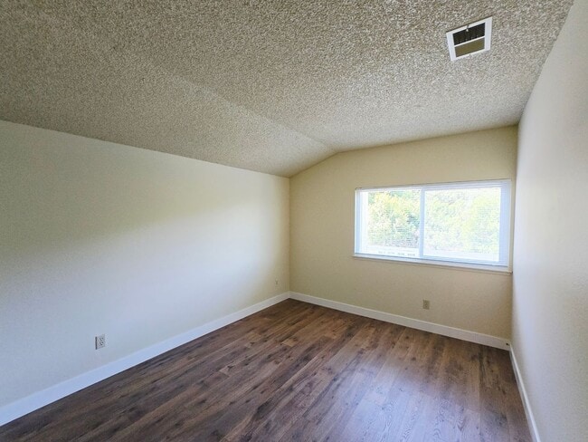 Building Photo - Tri-level Single Family Home