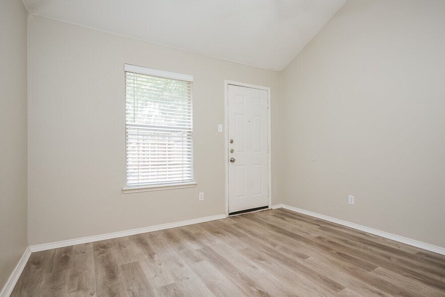 Building Photo - 2522 Esquire Dr