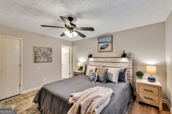 Building Photo - 160 Booth Rd SW