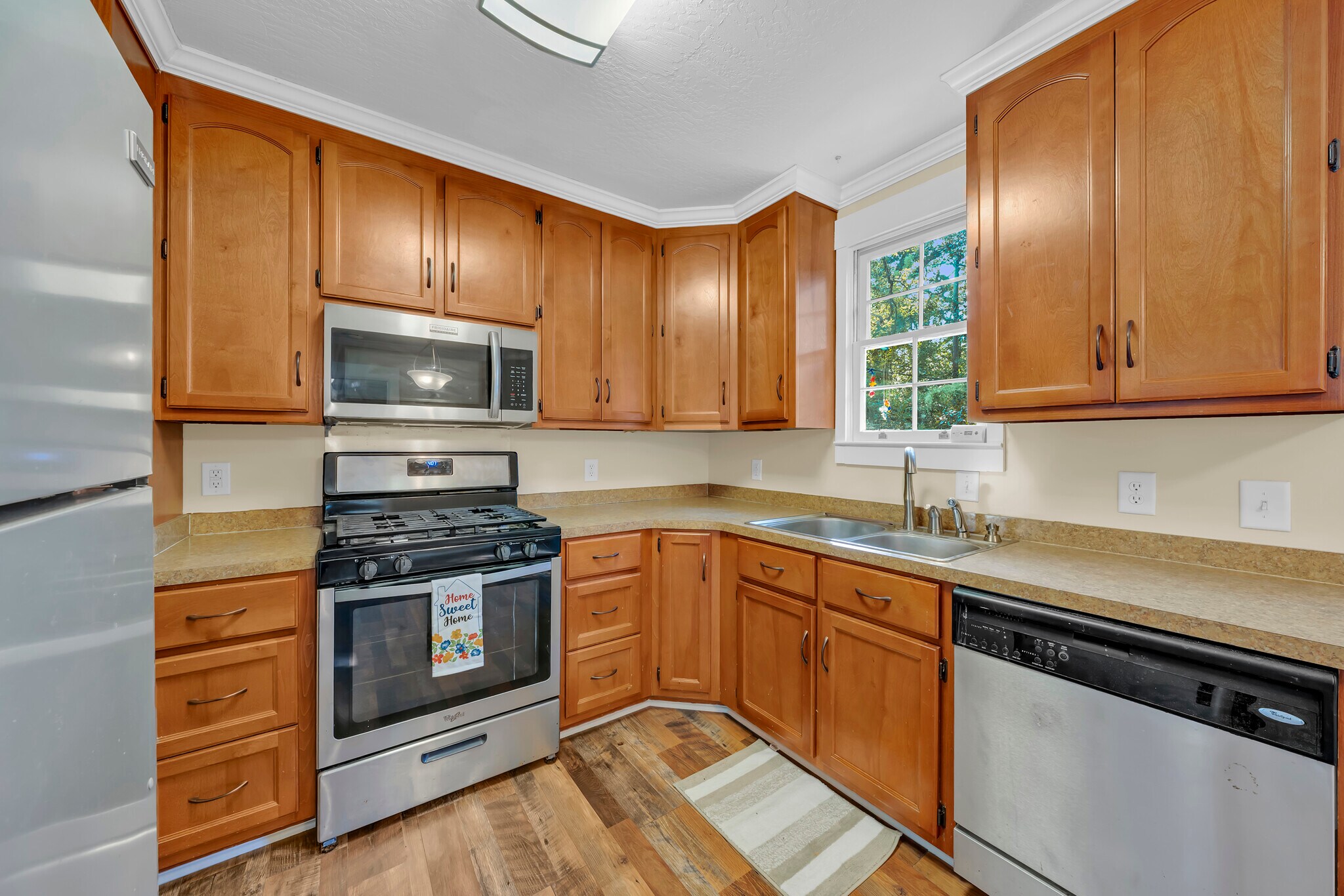 Building Photo - 207 Border Dr E