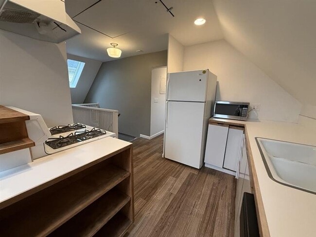 Building Photo - 2251 NW Hoyt St