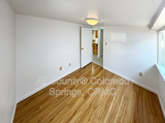 Building Photo - 209 S 25th St