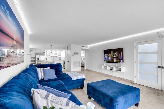 Building Photo - 9195 Collins Ave