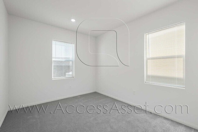Building Photo - 4812 Sicily Dr