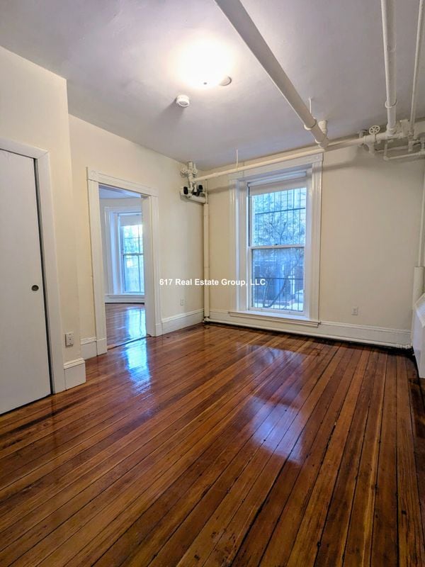 Building Photo - 2 Ware St