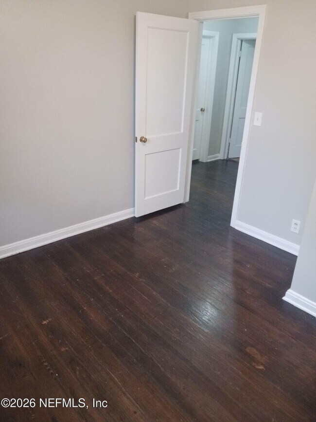 Building Photo - 1553 W 19th St