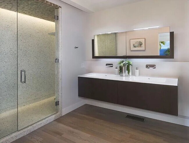 Building Photo - Azari PM-Juccuzi- half acre luxurious landscape-fully chic furniture -  massive lot , 18 fruit tr...